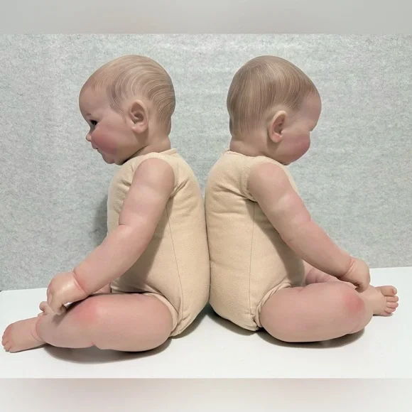 20โ Realistic Baby Twins - Silicone and cloth - Picture 2 of 16
